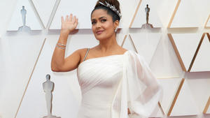 Salma Hayek: 'Magic Mike’s Last Dance'-Lapdance-Sequenz ...
