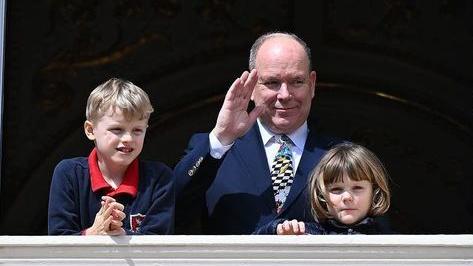 Fürst Albert II. mit seinen Zwillingen an seinem Geburtstag