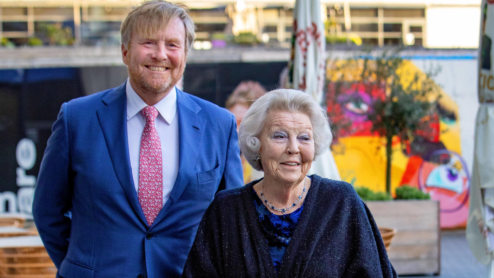 Nach Skiunfall Prinzessin Beatrix Strahlt Bei Tanz Festival