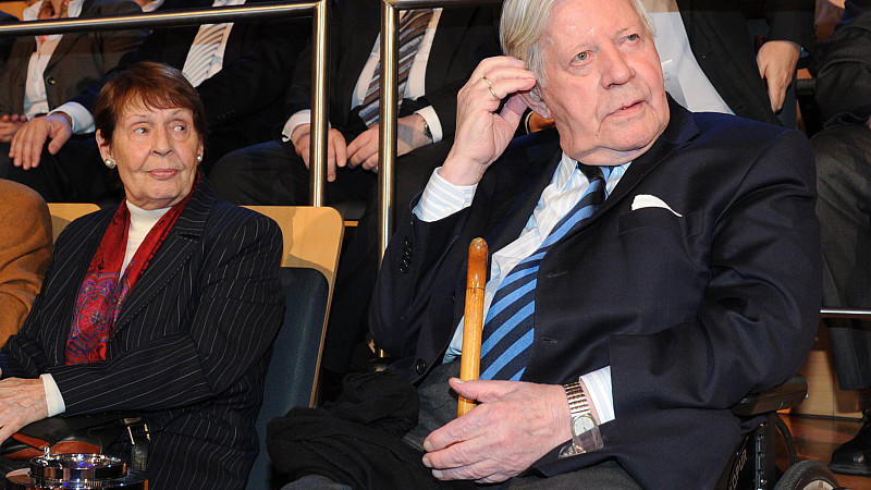 Altkanzler Helmut Schmidt hat eine neue Liebe: Ruth Loah