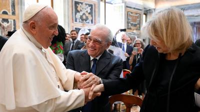 Martin Scorsese trifft Papst Franziskus und kün...
