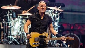 Bei Konzert in Amsterdam: Bruce Springsteen stürzt auf der Bühne
