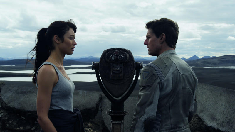 Tom Cruise und Olga Kurylenko in 'Oblivion'