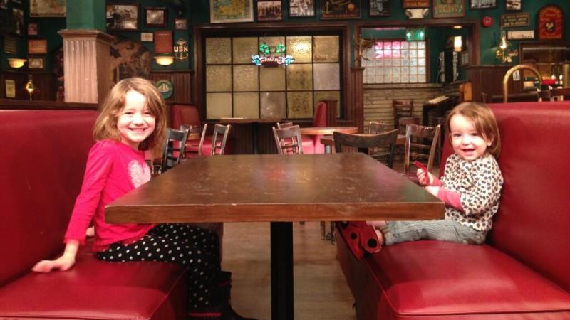 Alyson Hannigans Töchter zu Besuch am 'How I Met Your Mother'-Set
