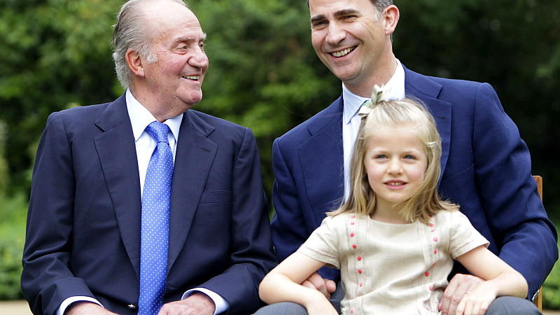 Spaniens König Juan Carlos dankt ab.
