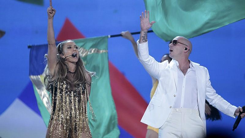 Jennifer Lopez und Pitbull mit 'We are one'