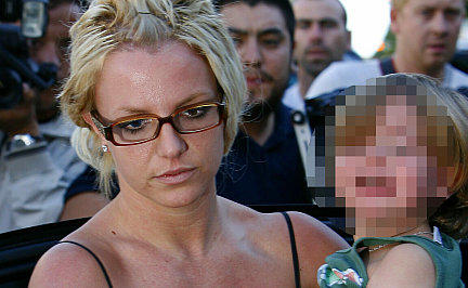 Britney, ohne Führerschein und Drogentest