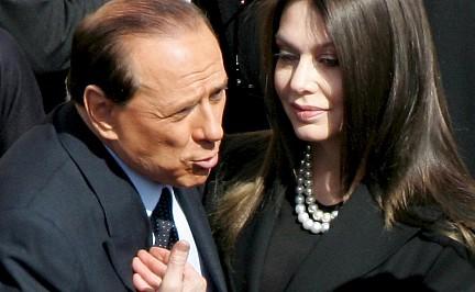 Silvio Berlusconi und Veronica Lario: Rosenkrieg vom Feinsten!