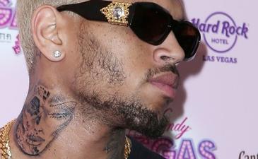 Chris Brown: Zeigt sein neues Tattoo verprügelt...