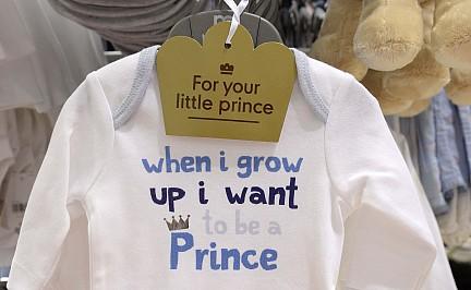 Der kleine Prinz von Cambridge 'dominiert' das Weltgeschehen