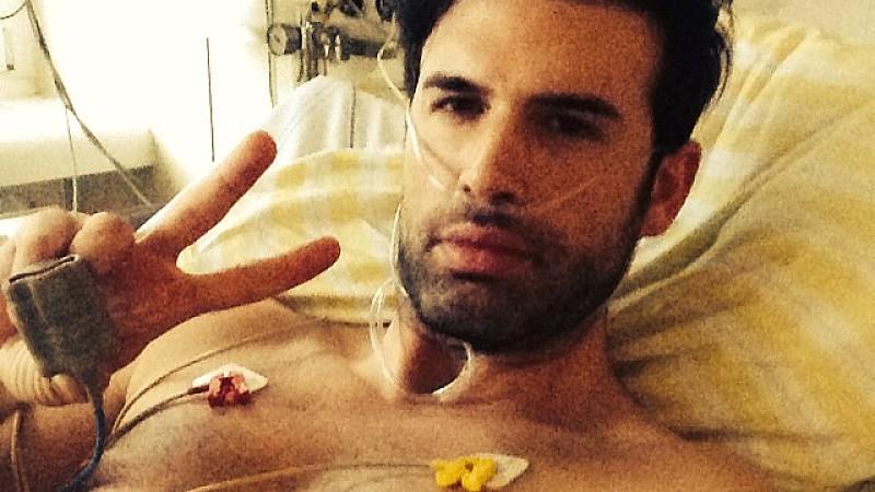 Jay Khan postet Selfie aus dem Krankenhaus