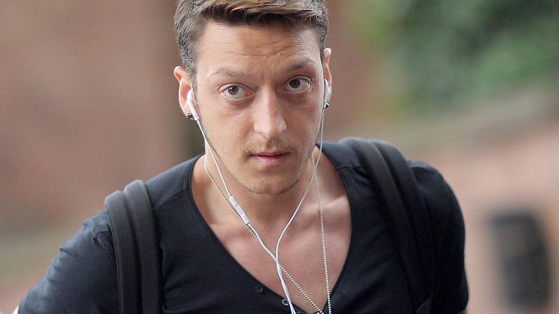 Mesut Özil ist wegen seines Liebeslebens in den Schlagzeilen.