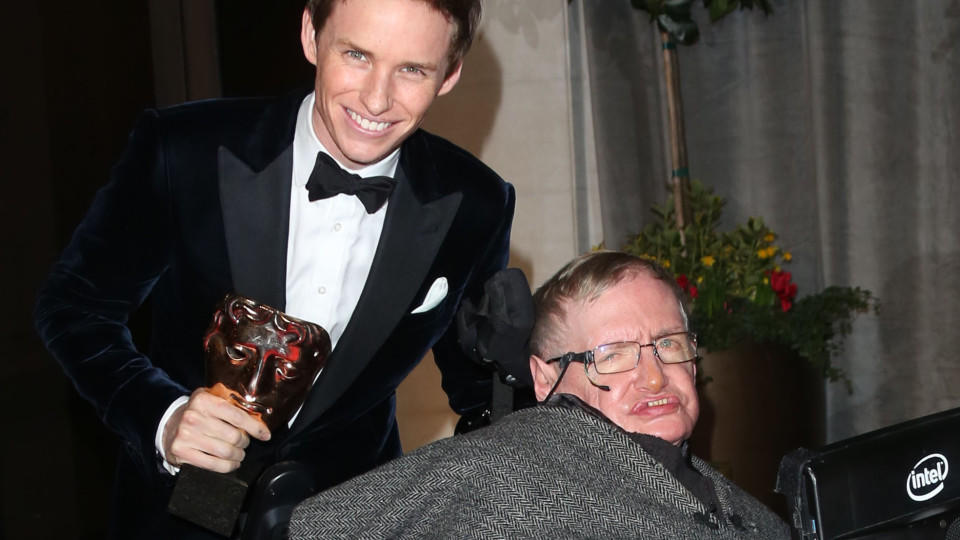 Stephen Hawking gratuliert Eddie Redmayne zu seinem Oscar