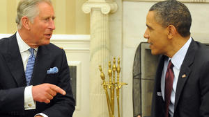 Prinz Charles und Obama lachen miteinander