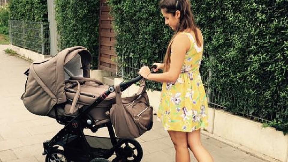 Sarah Engels geht mit Baby Alessio spazieren