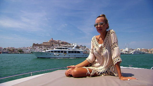 Alessandra Meyer-Wölden auf Ibiza