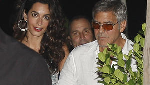 Die Clooneys: Mit Cindy Crawford auf Ibiza