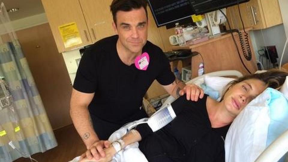Robbie Williams und seine Frau Ayda Field twitterten fleißig aus dem Kreissaal.