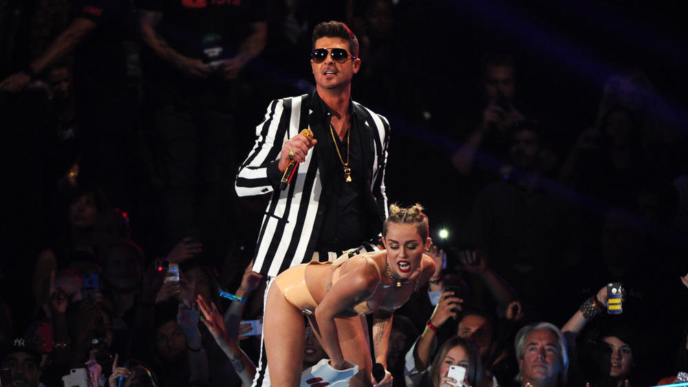 Miley Cyrus: "Robin Thicke wollte mich so nackt wie möglich"