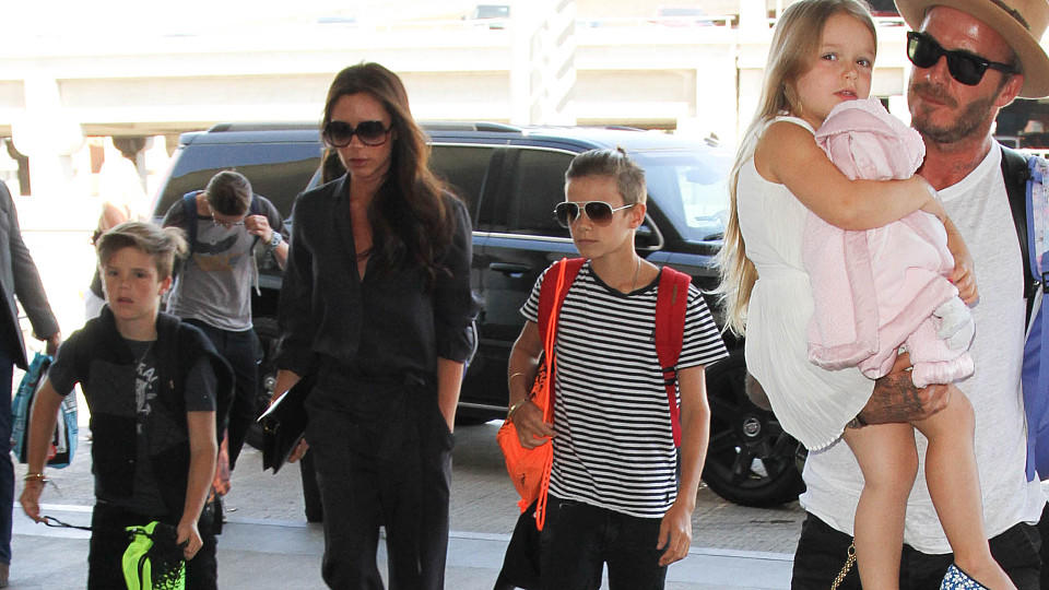 Familie Beckham am Flughafen