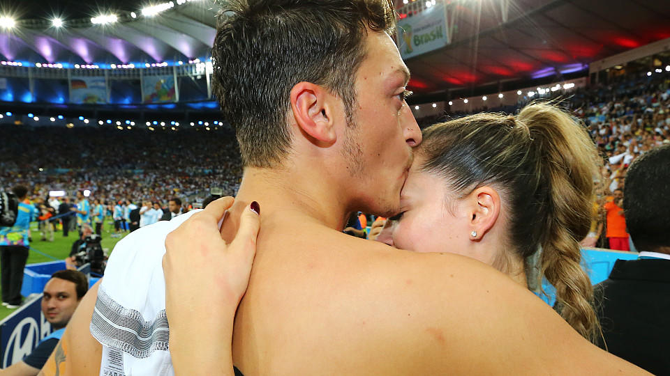 Mesut Özil: Jetzt kämpft er für Mandy Capristo