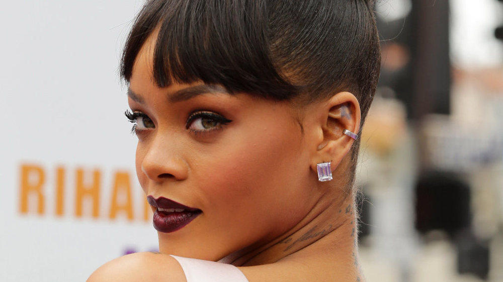 Rihanna gibt Eilbestellung im Fetisch-Shop auf