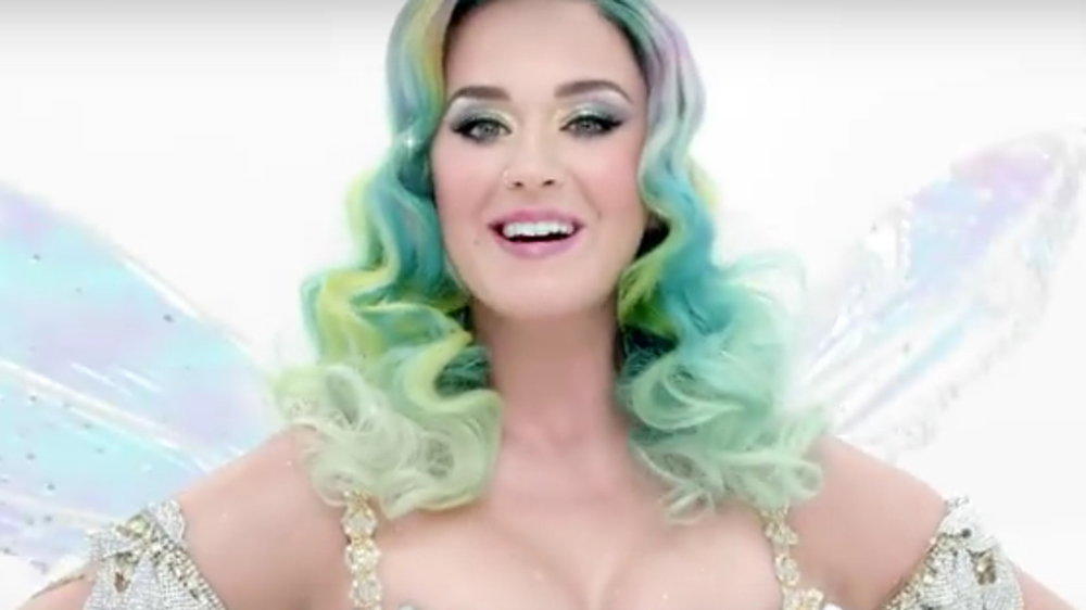 Katy Perry schlüpft für H&M in die Rolle der sexy Weihnachtsfee