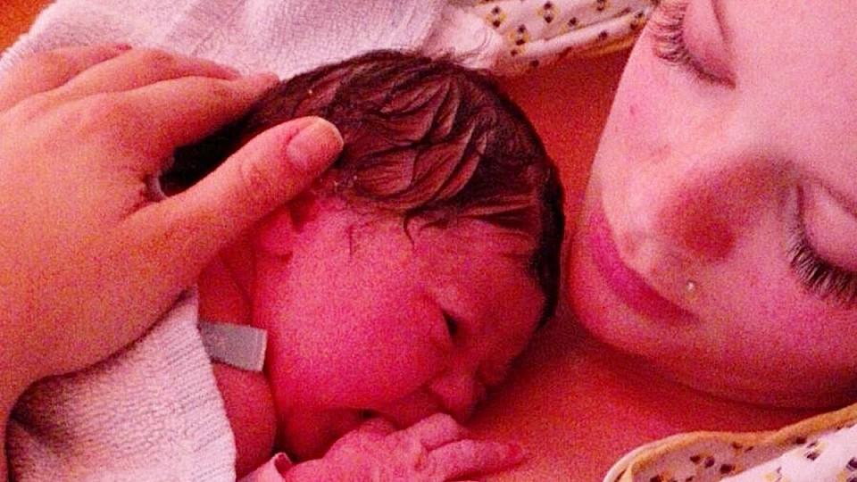 'Berlin Tag und Nacht'-Star Anne Wünsche zeigt erstes Geburtsfoto ihrer zweiten Tochter