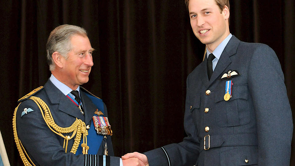 Prinz William wird Papa Charles gefährlich: Wer wird den Thron nach Königin Elisabeth II besteigen?