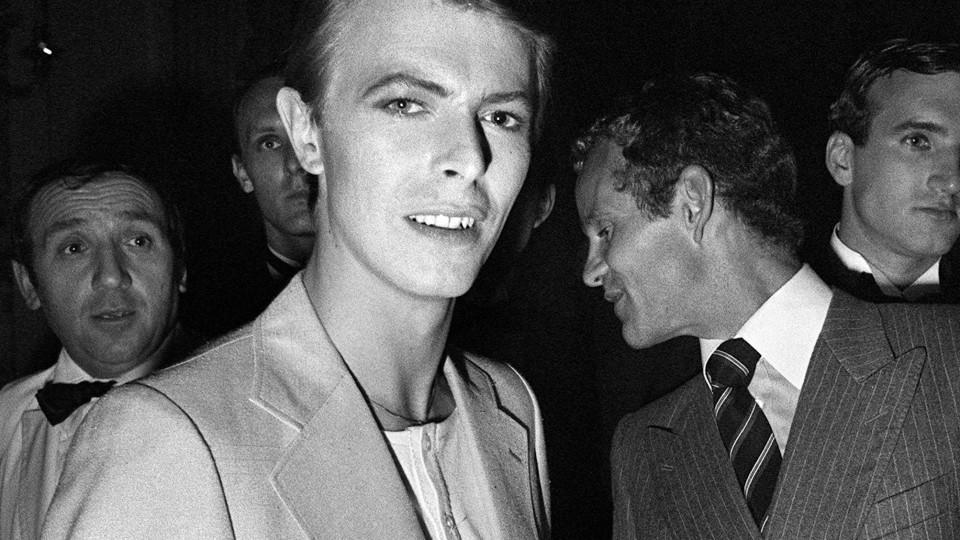David Bowie schreibt seinen ersten Brief an einen amerikanischen Fan.