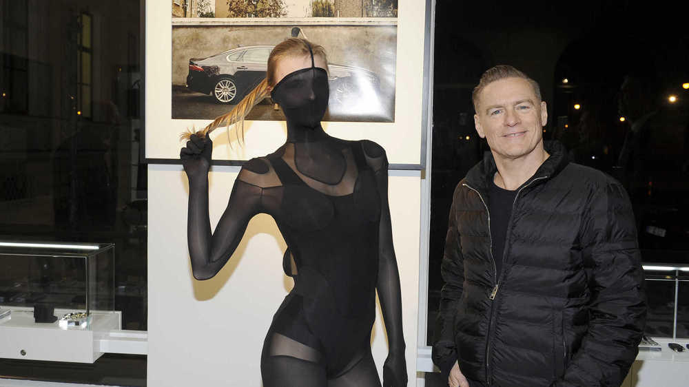 Bryan Adams eröffnet Fotoausstellung "The Stig"