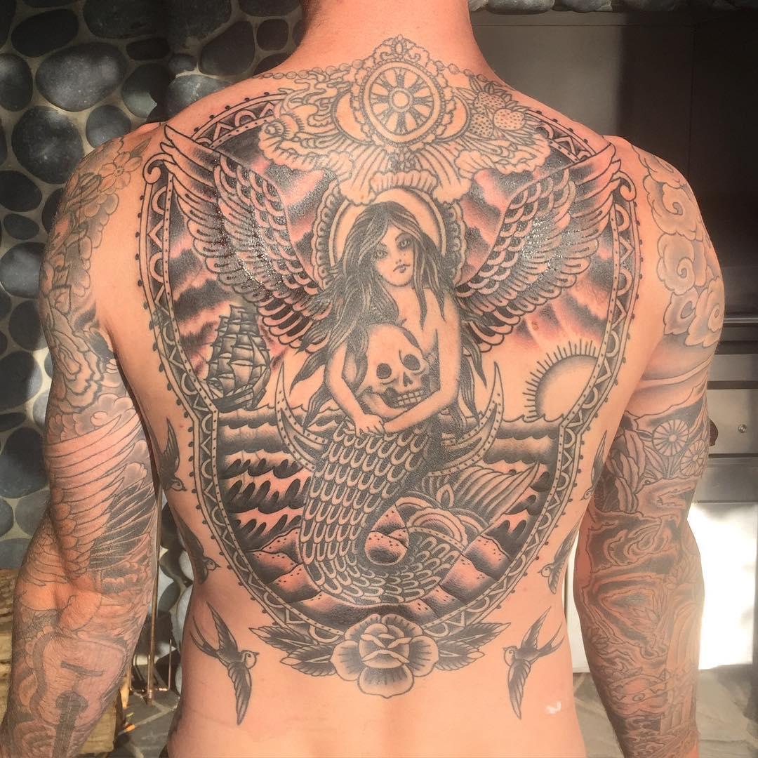 Der ganze Rücken: Hier zeigt Adam Levine sein neues Tattoo