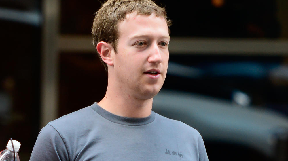 Mark Zuckerberg lüftet Geheimnis um sein graues T-Shirt