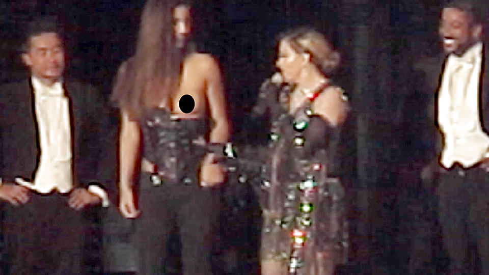 Madonna mit Fan auf der Bühne