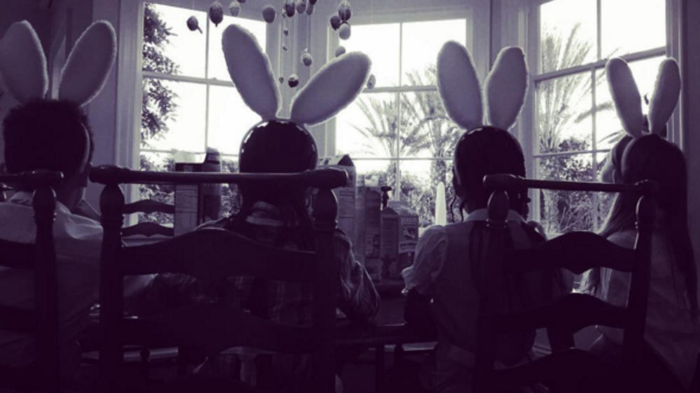 "Happy Easter!": Diese Promis sind schon in Osterlaune