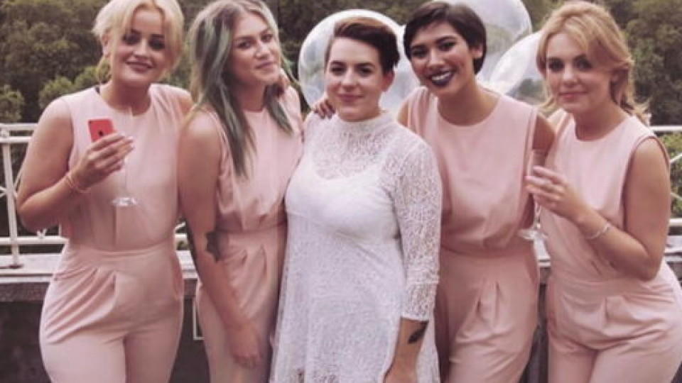 Isabella Cruise zeigte auf Facebook Fotos von ihrer Hochzeit