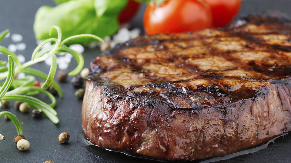 Dry Aged Beef selber machen: So geht das beste Steak der Welt