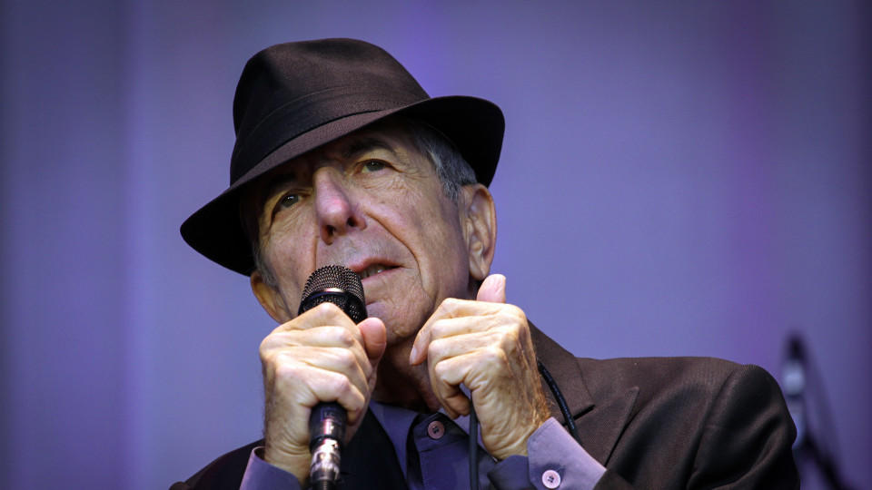 Leonard Cohen gibt ein Live-Konzert in Bergen, Norwegen, im Jahre 2012.