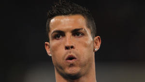 Cristiano Ronaldo rastet aus und wirft Reporter-Mikro in See