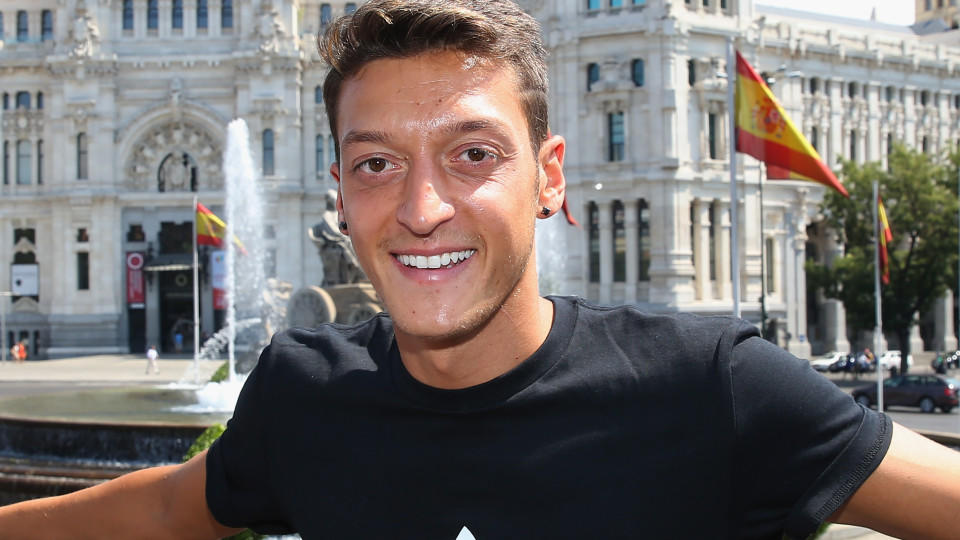Ein Vaterschaftstest bestätigt: Mesut Özil hat eine Halbschwester