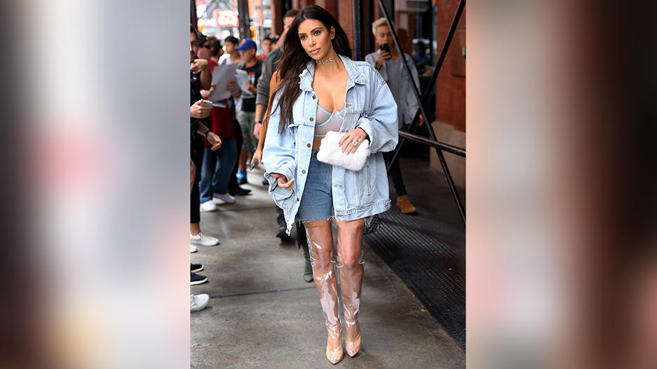 Die Trash-Queen ist zurück: Kim Kardashian in transparenten Grusel-Outfits.
