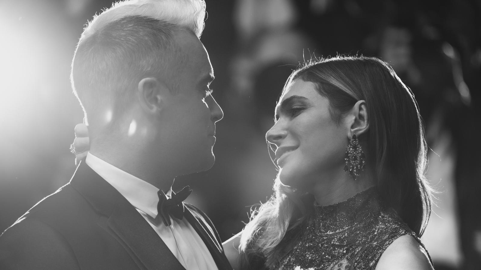 Robbie Williams: Seinee Frau Ayda Field enthüllt, dass ihre Mutter an Parkinson leidet.