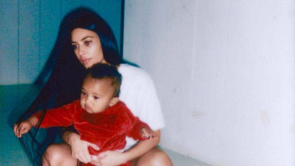 Kim Kardashian und Sohn Saint.