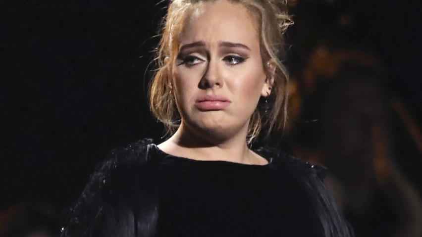 Adele am 12.02.2017 in Los Angeles, USA, während der 59. Verleihung der Grammy Awards im Staples Center während einer Hommage für den verstorbenen George Michael. Foto: Matt Sayles/Invision/AP/dpa +++(c) dpa - Bildfunk+++