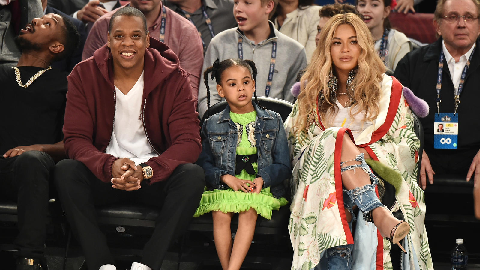 Jay Z, Blue Ivy und Beyoncé bei einem Basketballspiel