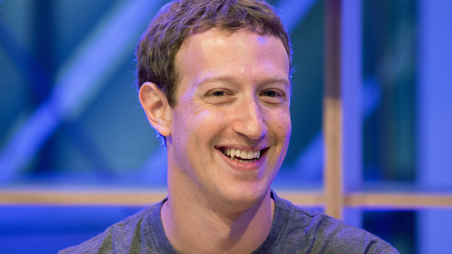 Mark Zuckerberg wollte im Urlaub die Paparazzi abhängen und wurde damit zum Meme. 