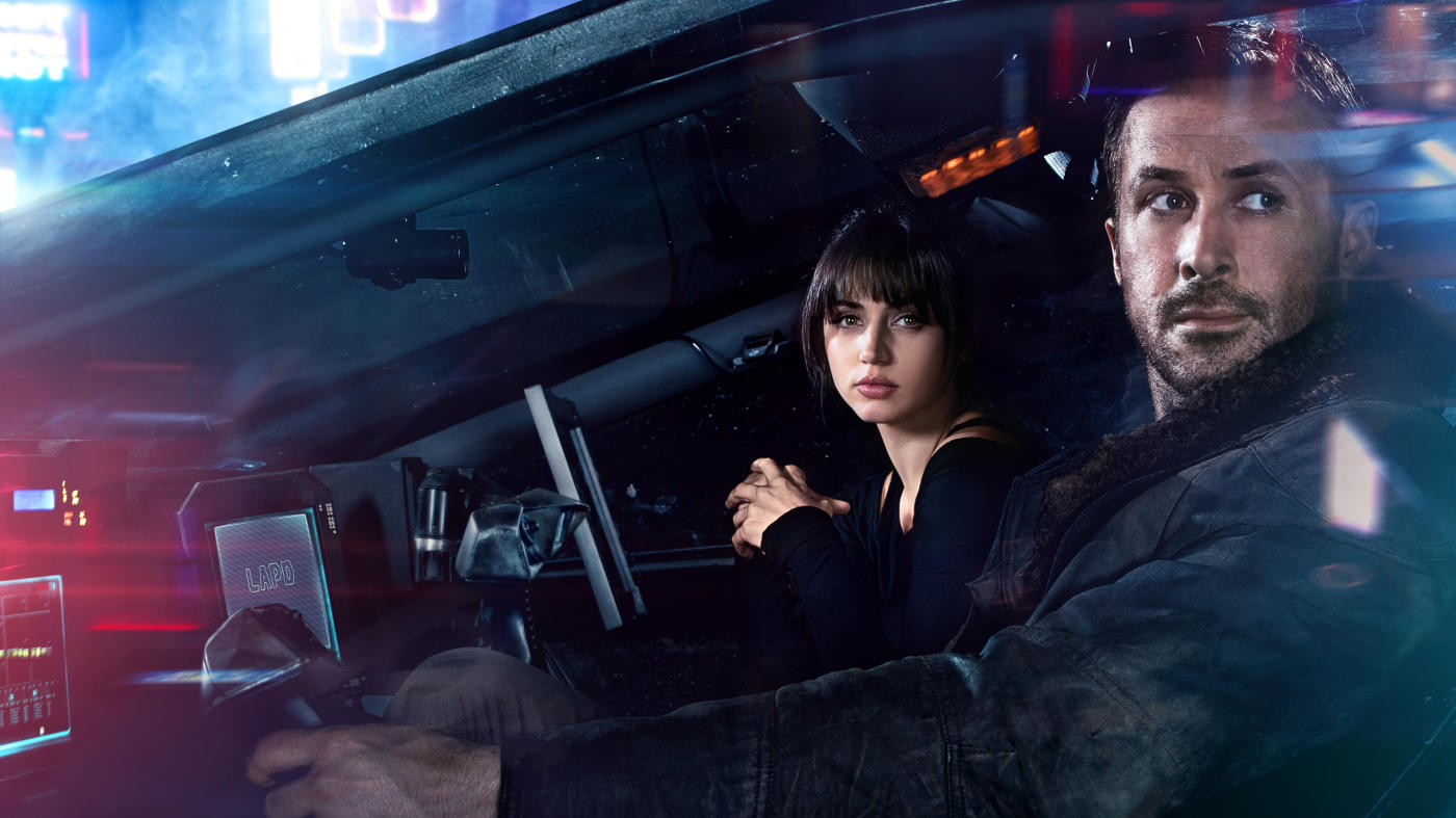 Ryan Gosling spielt in 'Blade Runner 2049' den Replikanten K, Ana de Armas seine Freundin Joi
