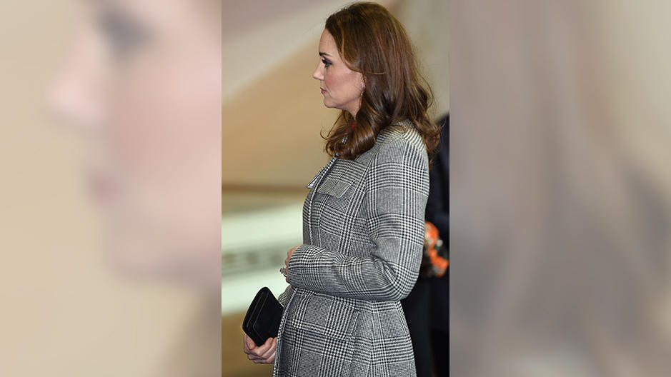 Seltene Babybauch-Geste: Herzogin Kate scheint ihre ...
