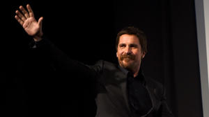 Christian Bale (43) hat es wieder getan und viel zugenommen.