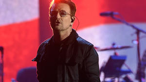 Während er neue U2-Songs einspielte